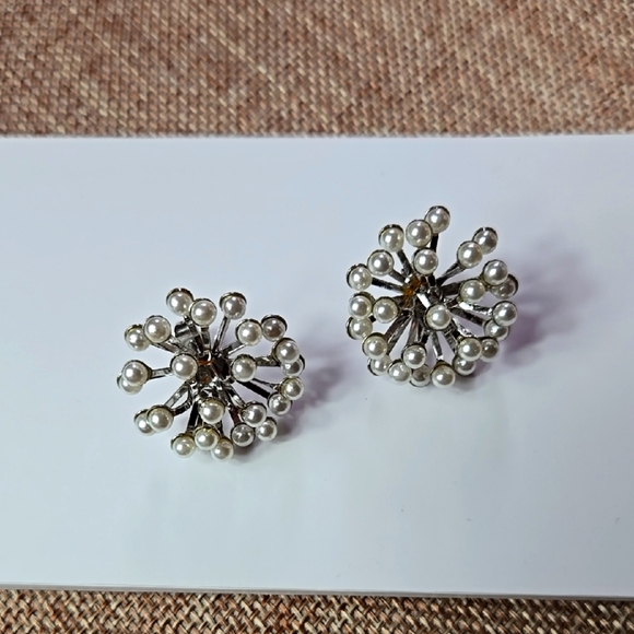 Elegant Silver tone fuax Pearl stud Earrings - Picture 3 of 12